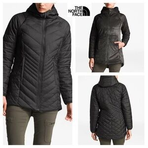 The North Face Women's Black Mossbud Hooded Fleece-Lined Reversible Parka Jacket